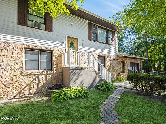 3rd image of 379 N Lake Dr