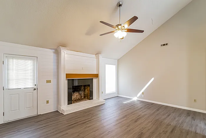 158 Fox Chase Dr — Photo 6