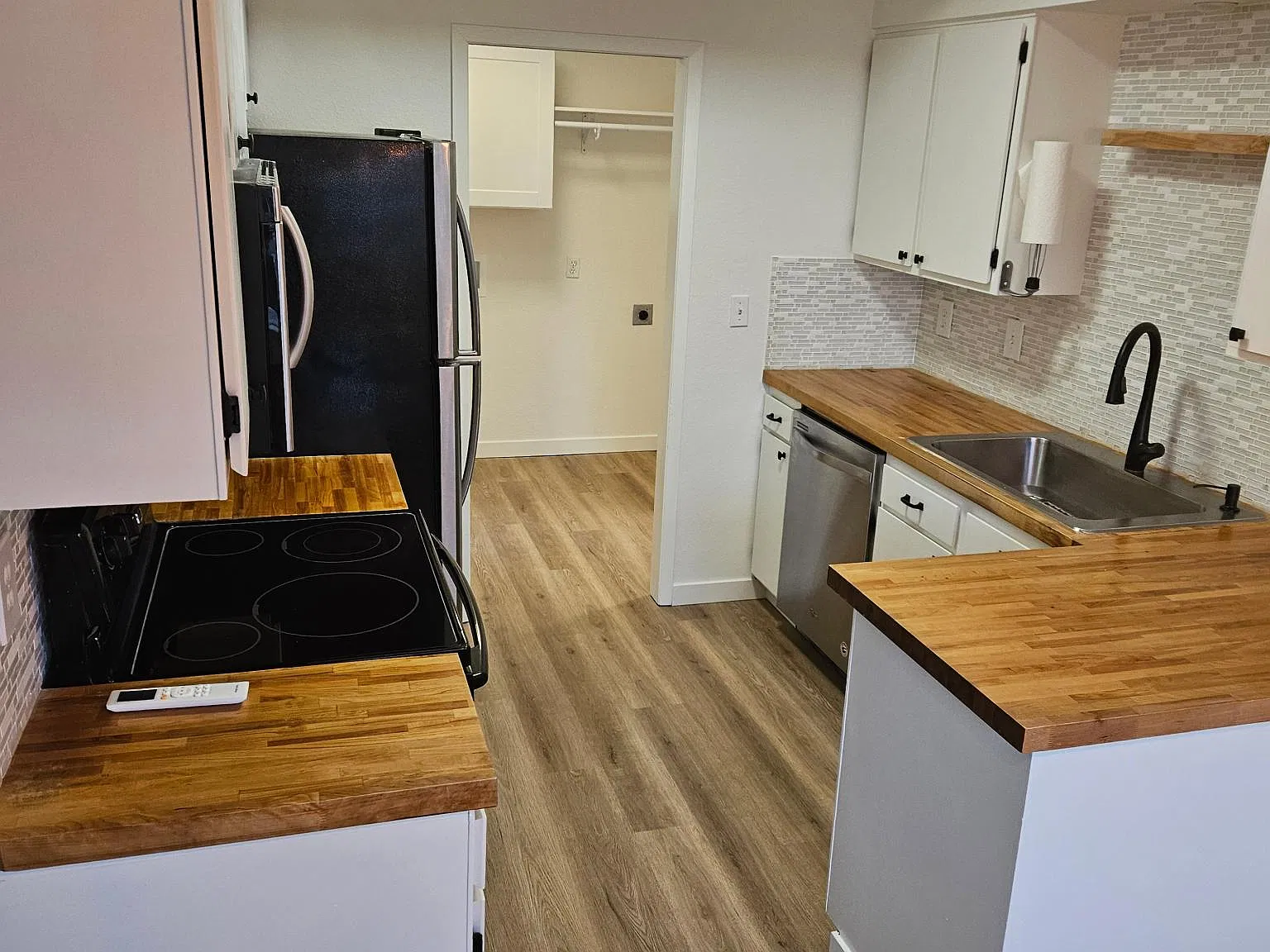 3 bed, 1214 sqft, $1,950 — Photo 3