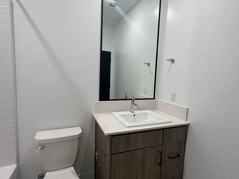424 W Balsam Ln — Photo 10