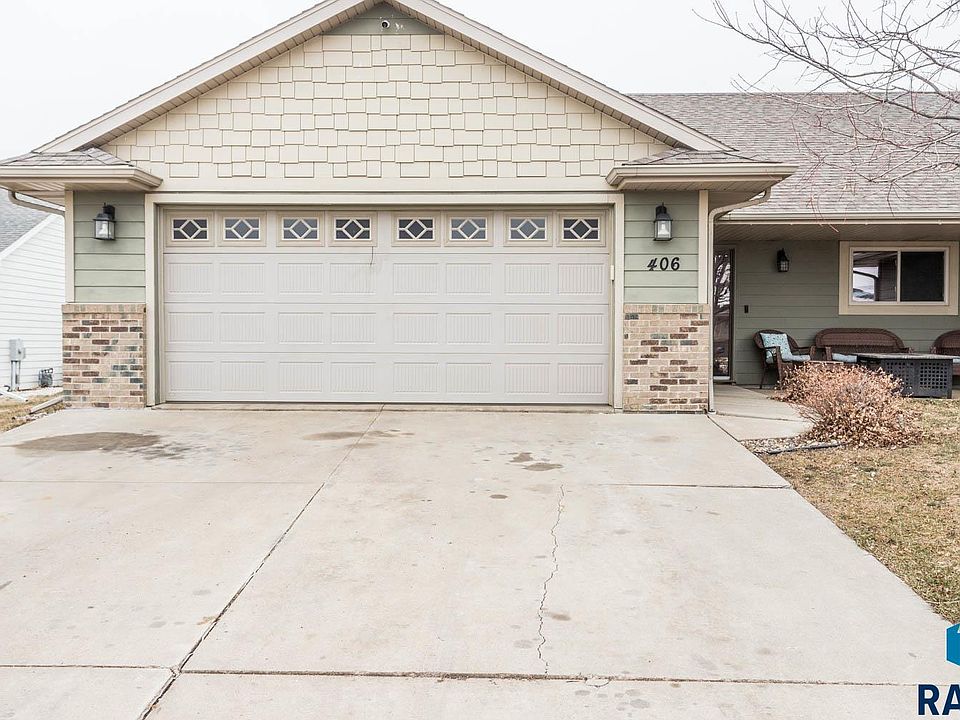 1st image of 406 Cypress Cir