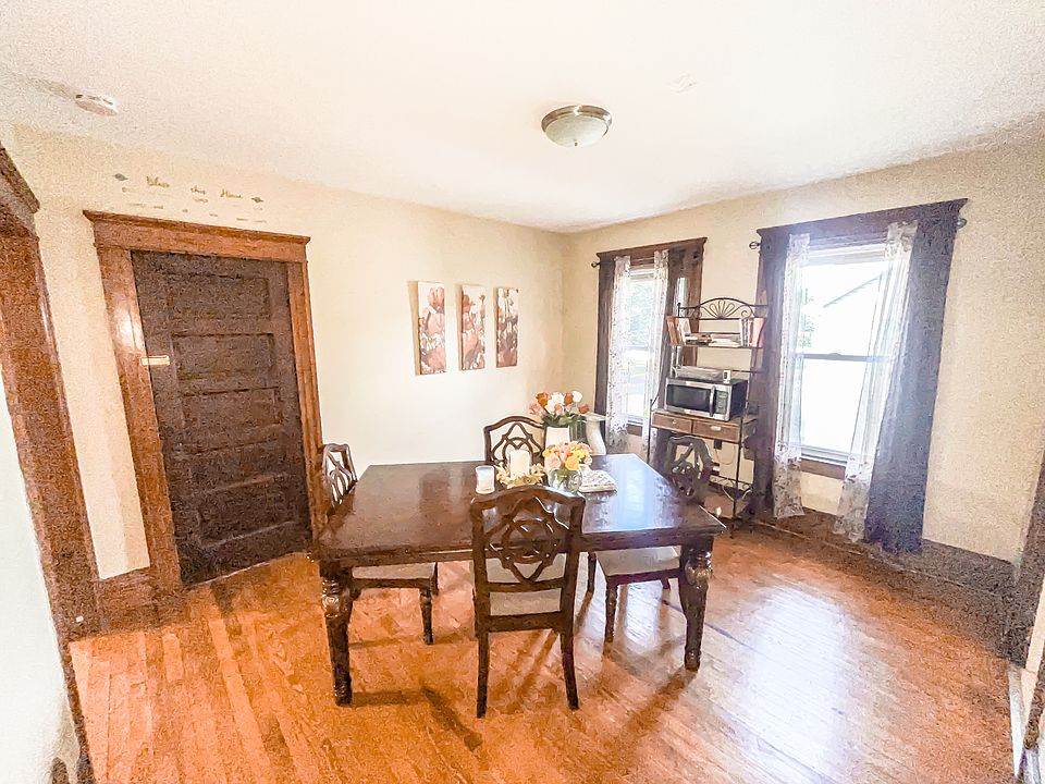 Formal dining room