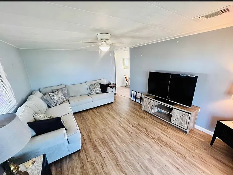 19440 Bermuda Ct — Photo 11