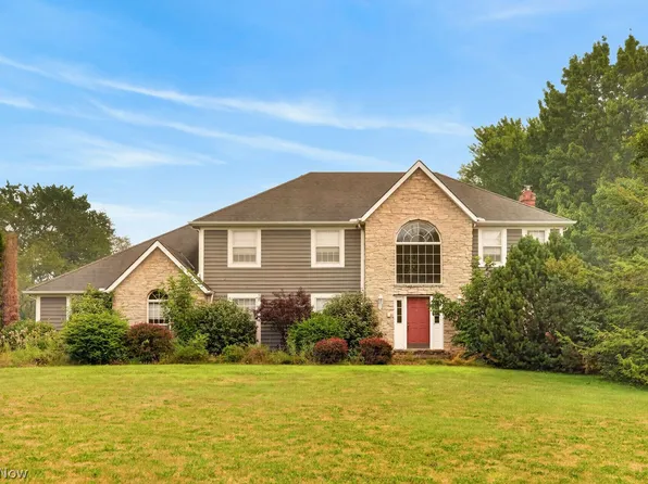 1990 Clover Cir, Hinckley, OH 44233