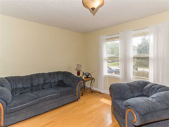2nd image of 107 Fox Cir