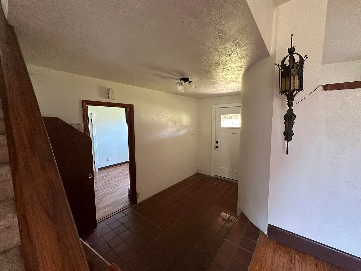 3 bed, 2033 sqft, $2,700 — Photo 3