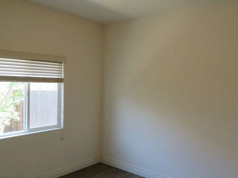 305 Hampton Dr — Photo 21