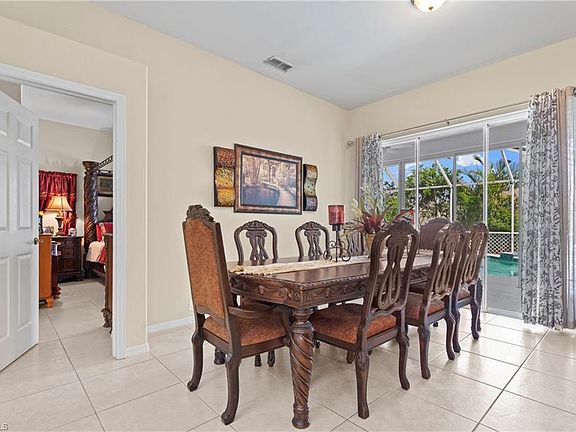 4th image of 548 Foxcreek Dr