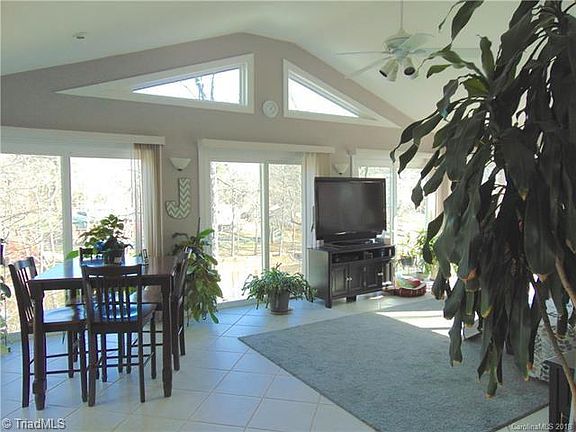 5th image of 1235 Pebble Point Rd