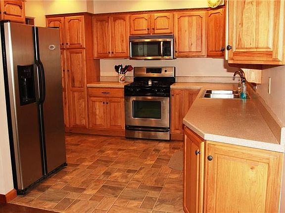 Gorgeous fully equipped kitchen.