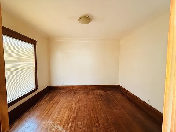4th image of 10749 Hull Ave
