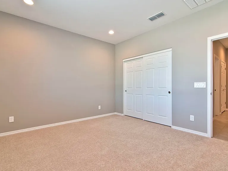 6303 S 24th Pl — Photo 17