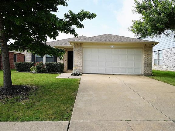 3rd image of 2220 White Oak Dr