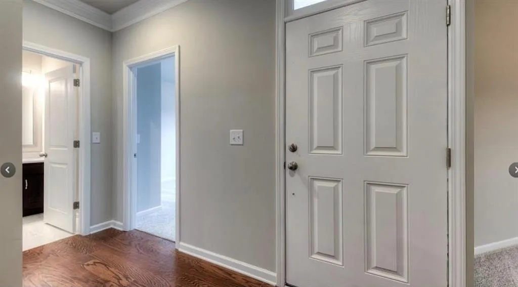 3 bed, 2.0 bath, 1828 sqft, $2,975 — Photo 3