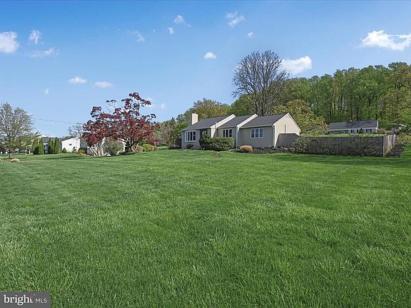 3rd image of 3018 Bowman Rd