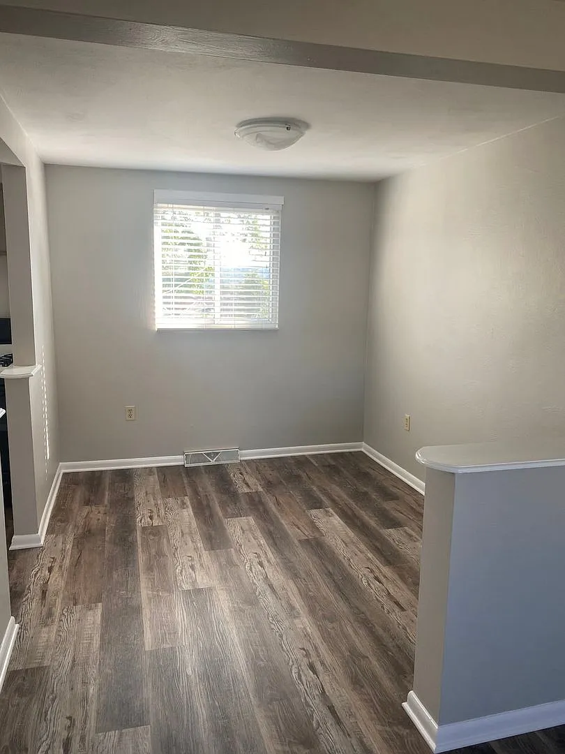 Cozy & Comfortable 2 BR, 1 Bath Townhome in North Irwin, PA — Photo 4