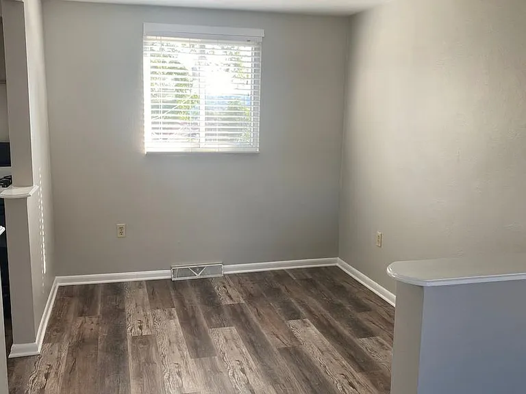 13 Franklin Ave — Photo 4