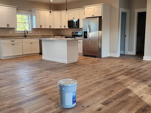 4th image of 722 Prospect Rd