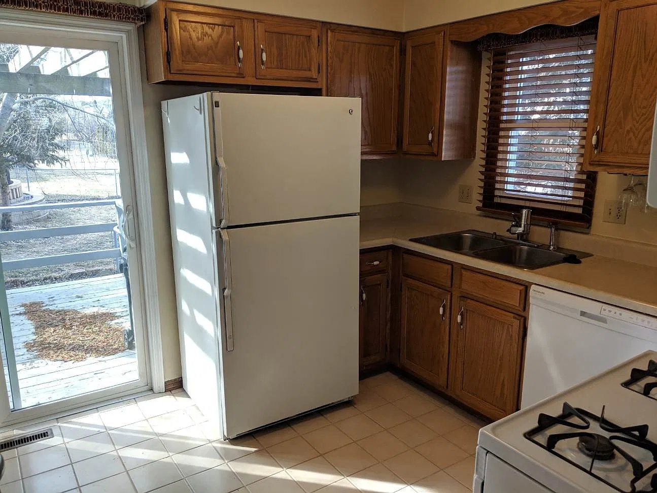 3-Bedroom Tri-Level Home in Hillcrest — Photo 2