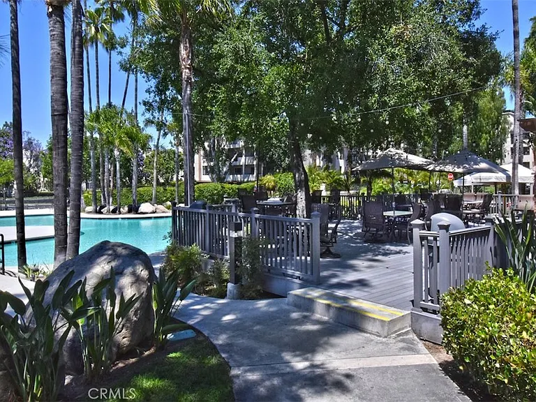 21500 Burbank Blvd #112 — Photo 31
