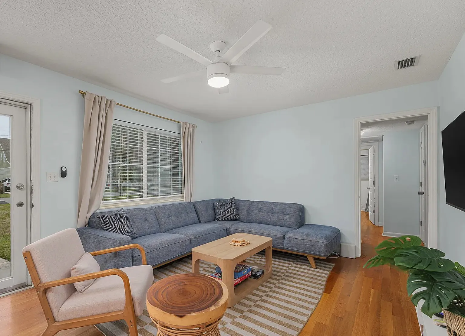 4 bed, 1622 sqft, $5,500 — Photo 3