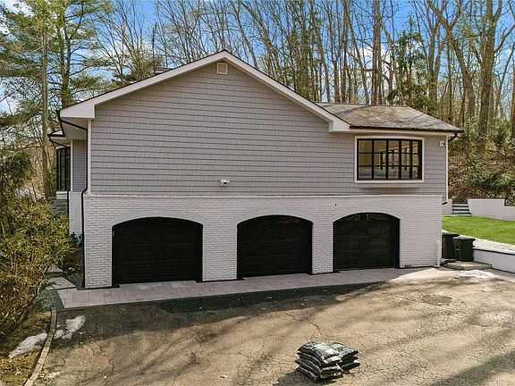 2nd image of 111 Mill River Road