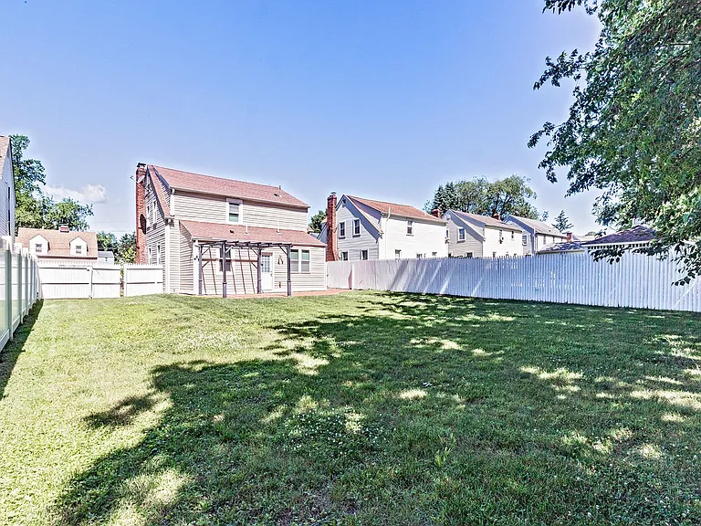 514 Essex Ave — Photo 5