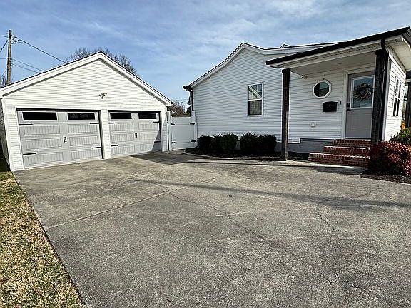2 car detached garage