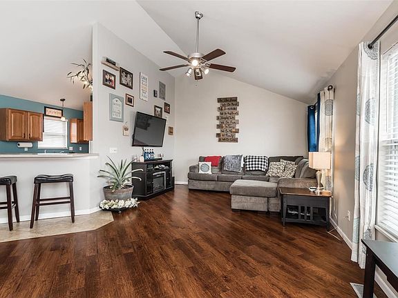 Open floor plan great for entertaining!