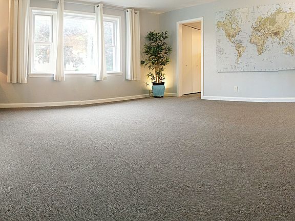 Massive living room & light 