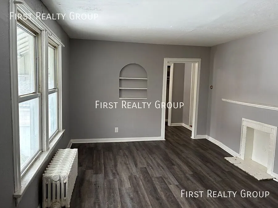2 Bedroom, 1 Bath Upstairs Apartment, Move in Ready! — Photo 3
