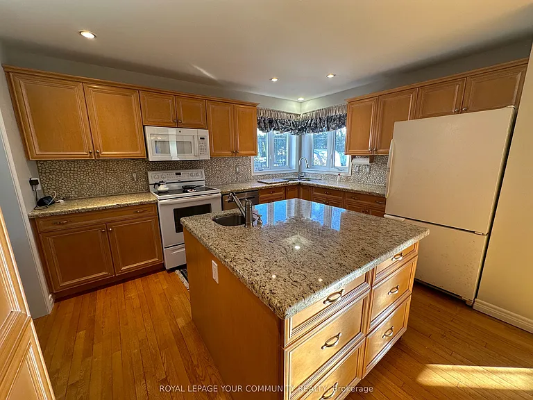 203 Lake Dr E — Photo 7