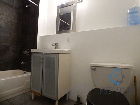 5th image of 290 Troutman St APT 2L