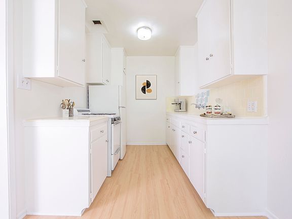 3rd image of 729 Gayley Ave #205