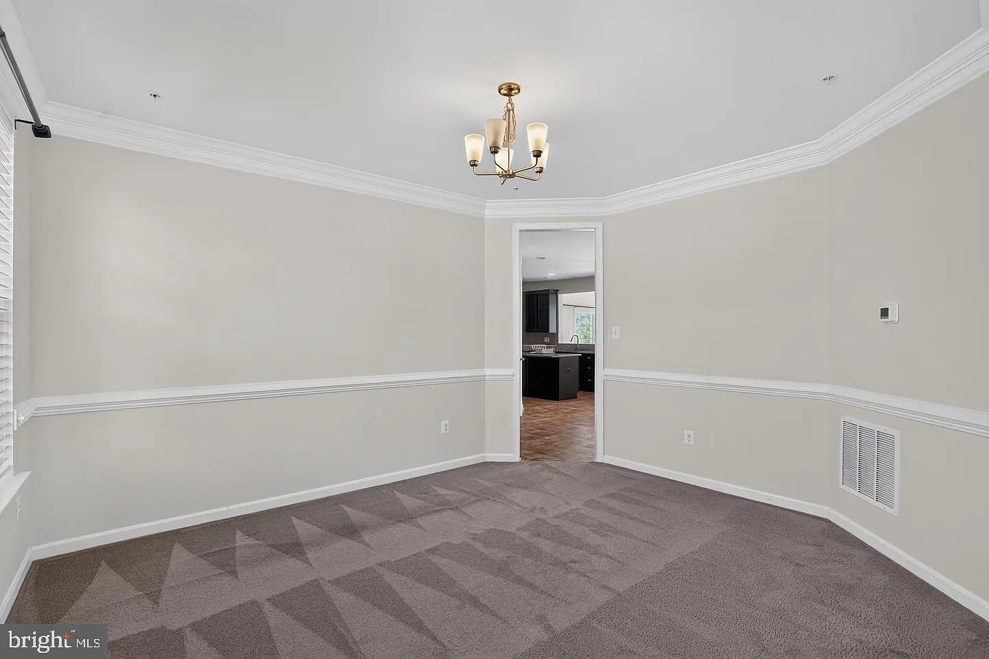 5 bed, 5.0 bath, 3820 sqft, $4,500 — Photo 4