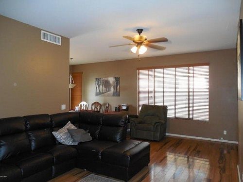 5th image of 3362 E Clifton Ave