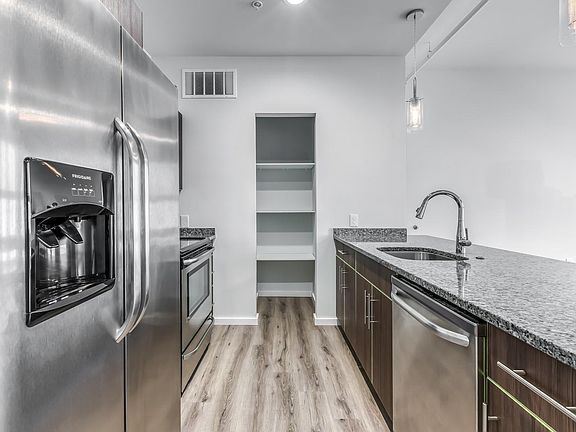 5th image of 4801 Brown St #404
