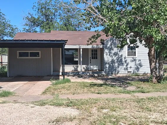 1424 Pine St — Photo 1
