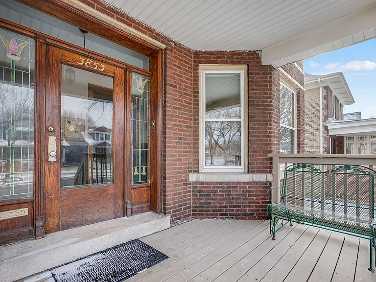 3853 N Hamlin Ave — Photo 2
