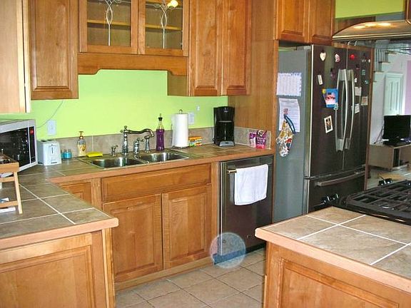 3rd image of 1462 Mithra St