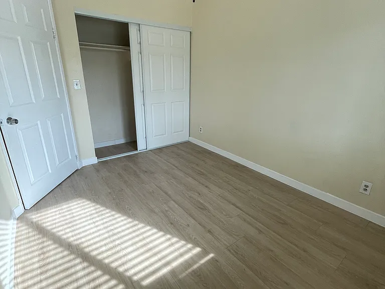 Genesis Apartments — Photo 36