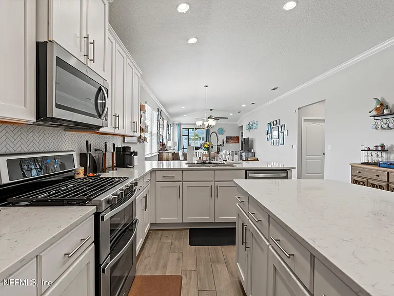 21 Creekmore Dr — Photo 7