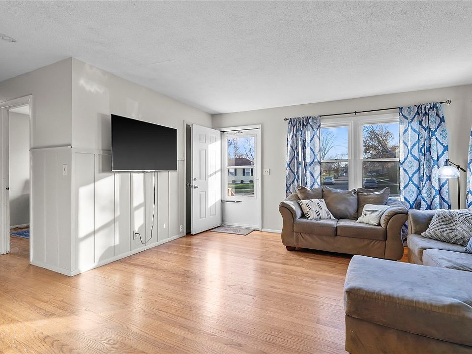 5548 D Ave NW, Cedar Rapids, IA 52405 Zillow