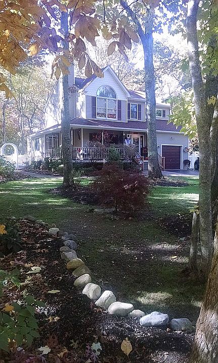 1st image of 33 Oakwood Dr