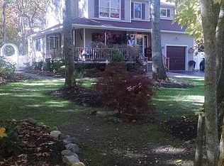 33 Oakwood Dr, Wading River, NY 11792
