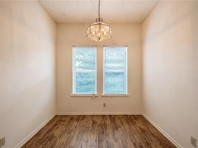 2414 Longview St #302 — Photo 10