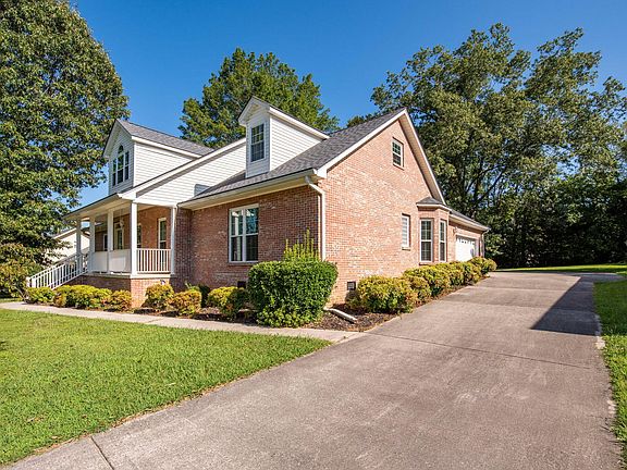 4th image of 6913 Wake Robin Dr