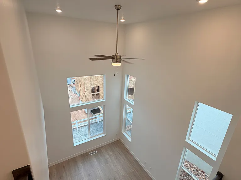 S Acacia Dr — Photo 9