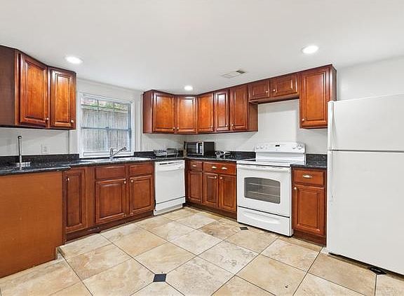3rd image of 7223 Saint Charles Ave