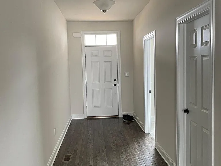 512 Lewis St — Photo 2